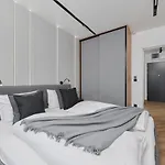 Exclusive With Balcony & Parking By Renters Prestige Apartment *