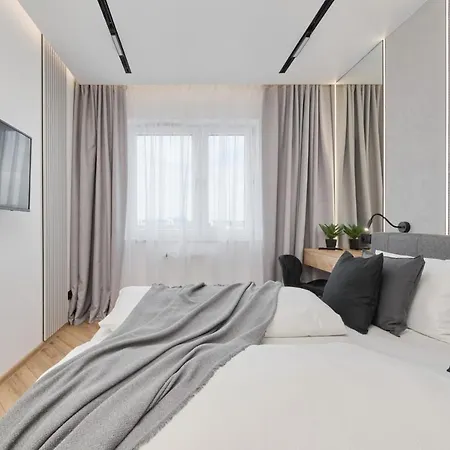 Apartment Exclusive With Balcony & Parking By Renters Prestige