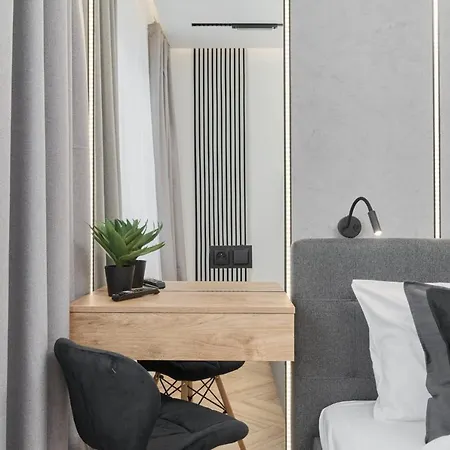Exclusive With Balcony & Parking By Renters Prestige Apartment *