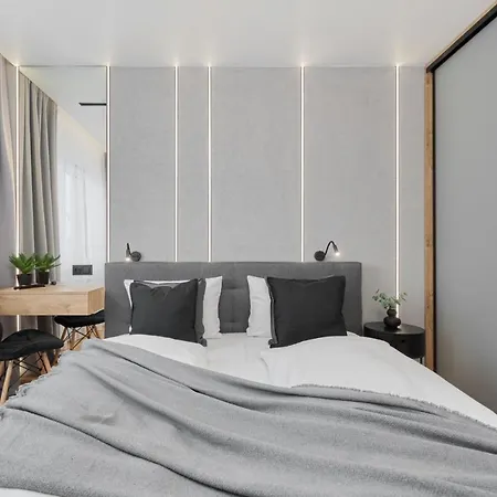 Apartment Exclusive With Balcony & Parking By Renters Prestige *