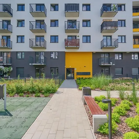 Apartment Exclusive With Balcony & Parking By Renters Prestige *