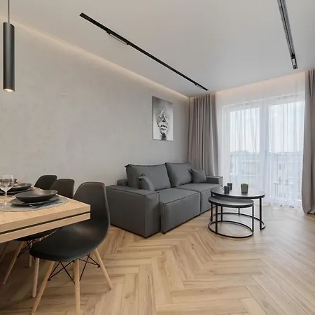 Exclusive With Balcony & Parking By Renters Prestige Apartment *