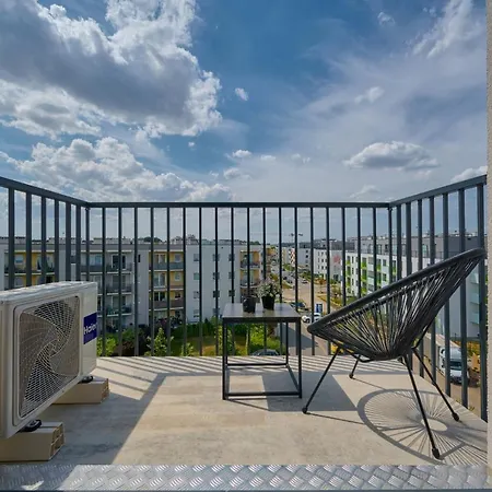 Apartment Exclusive With Balcony & Parking By Renters Prestige *