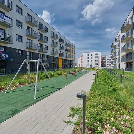 Exclusive With Balcony & Parking By Renters Prestige *